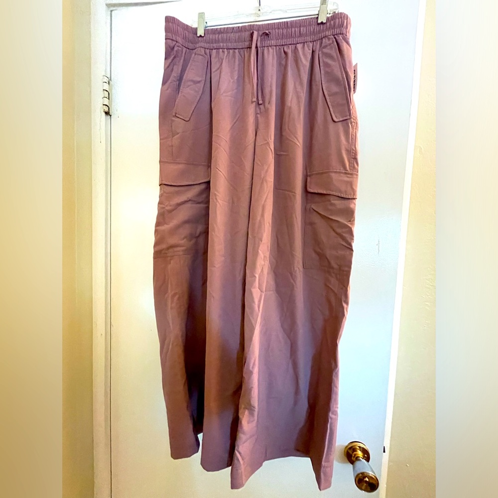 Old Navy high-waisted stretch tech wide-leg cargo pants size LP